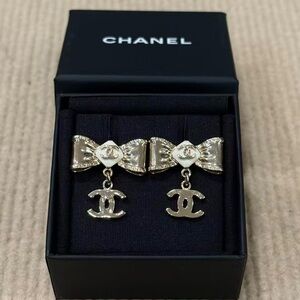 🖤NEW RARE CHANEL Champagne Gold Bow Earring with Logo Charms